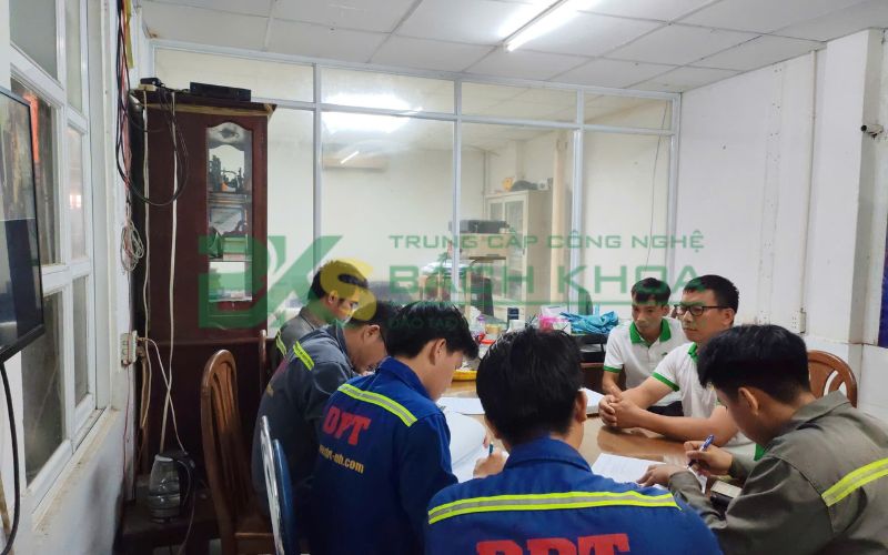 Thời gian và học phí khóa học lái máy xúc