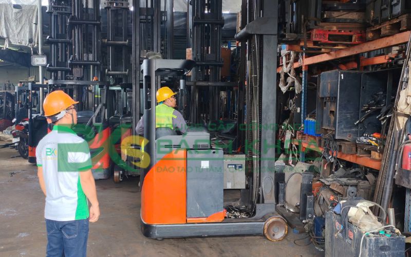 Điều kiện Học lái Xe nâng