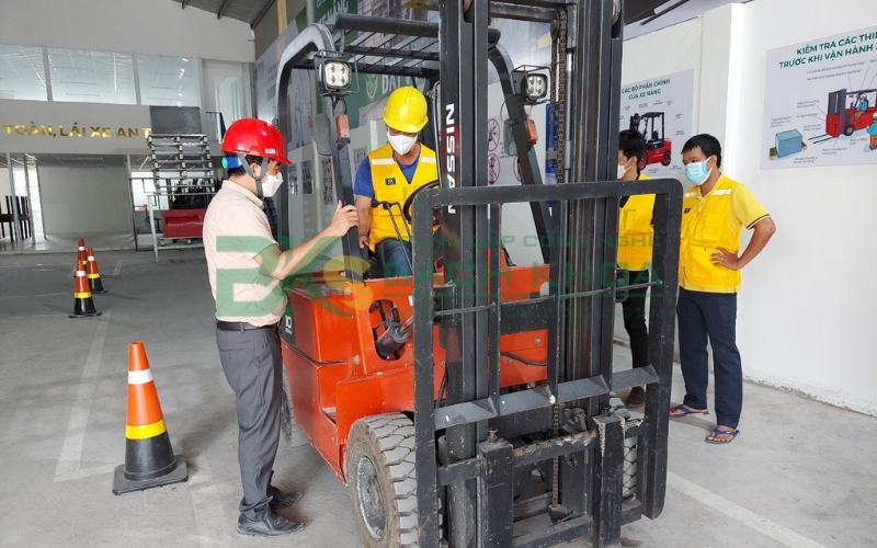 Học lái xe nâng ở Củ Chi trọn gói - Học phí, thời gian và chứng chỉ