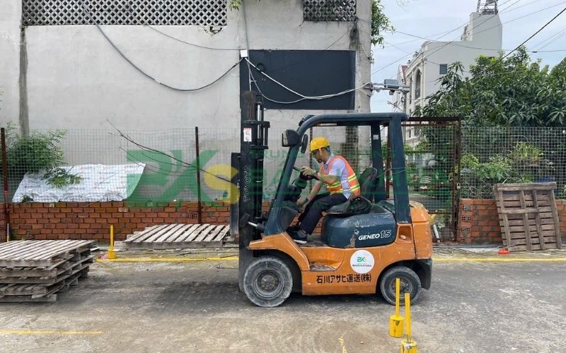 Học lái xe nâng