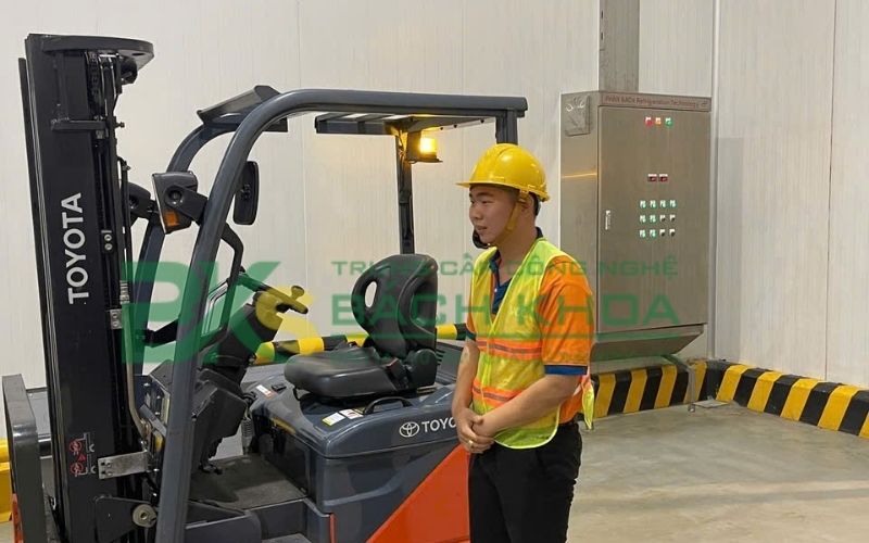 Tại sao cần kiểm tra xe nâng trước khi vận hành?